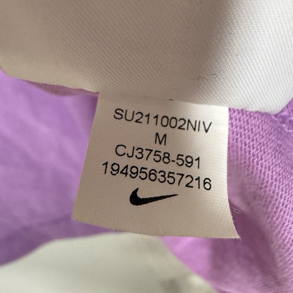 Nike T Shirt Women Medium Purple Cropped Sportswear Jersey Top Crewneck Swoosh - Picture 7 of 7
